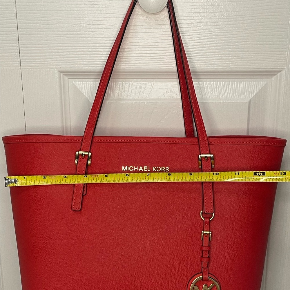 Michael Kors Jet Set Saffiano Leather Tote with Gold Details - Picture 4 of 15